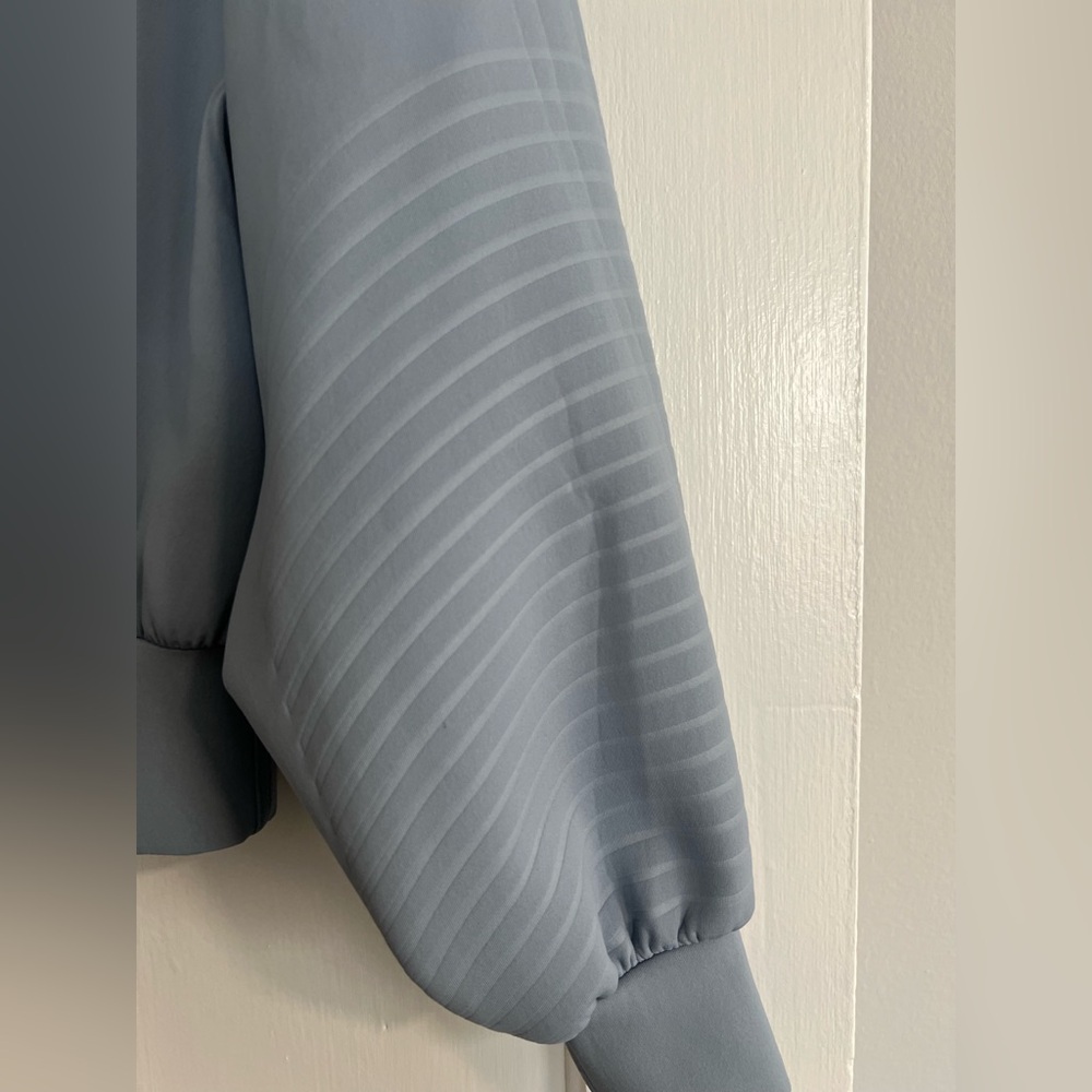 Lululemon Full Flourish Pullover Size 6/8?PTP21” - Picture 5 of 9